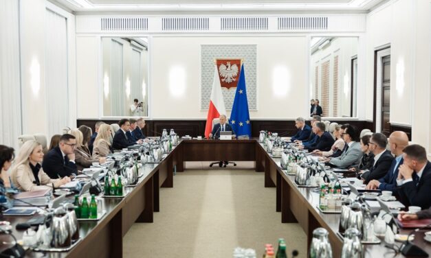 Limity płac lekarzy i&nbsp;przyszłość szpitali. Jest decyzja rządu