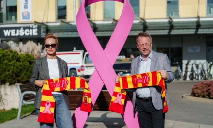 Różowy Październik. Jagiellonia apeluje o&nbsp;badania piersi: „Liczysz się Tylko&nbsp;Ty”