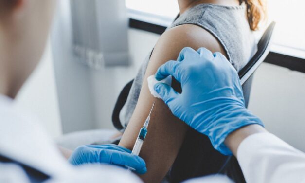 Od&nbsp;1 października szczepionki przeciw HPV bez&nbsp;opłat. Młodzi dorośli zyskują nową szansę